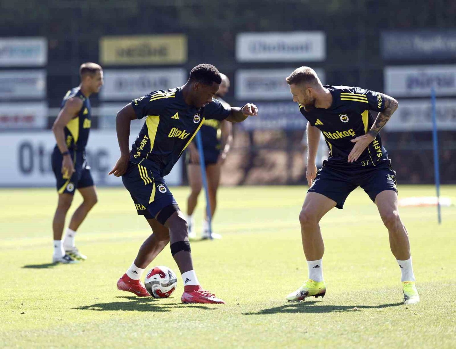 fenerbahce-feyenoord-maci-hazirliklarini-surdurdu