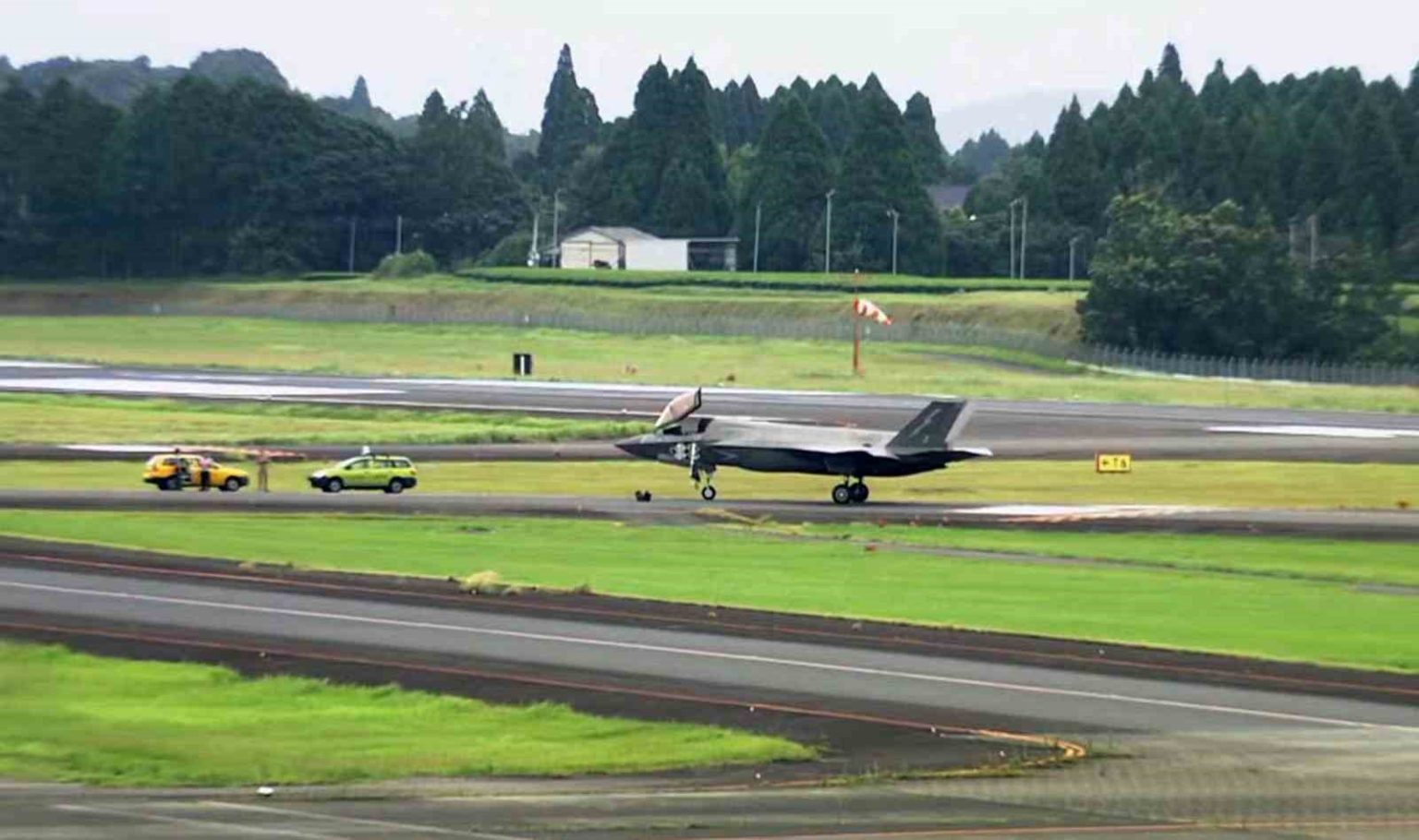 ingiltereye-ait-f-35b-savas-ucagi-japonyaya-acil-inis-yapti