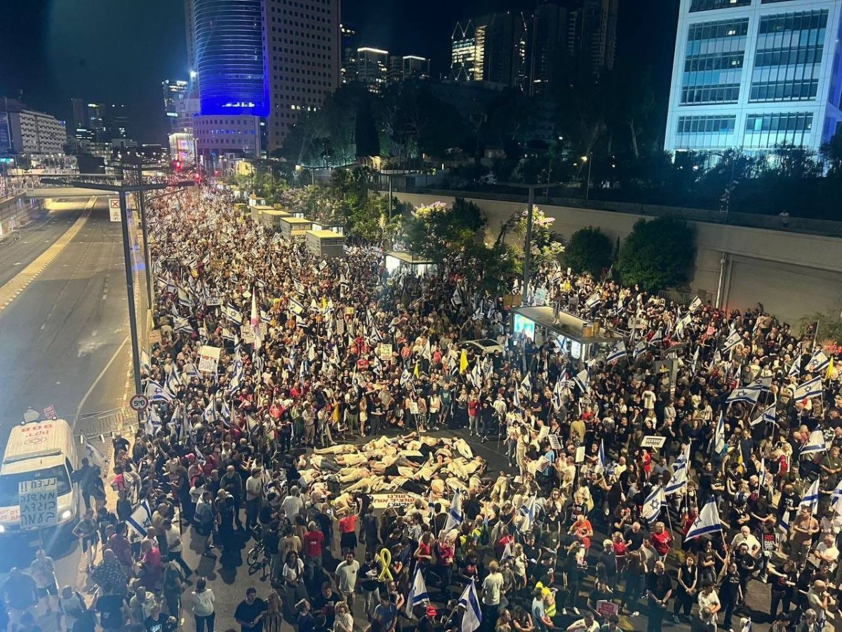 israilde-hukumet-karsiti-gosteriler-suruyor-on-binlerce-kisi-netanyahu-hukumetinin-gazze-politikalarini-protesto-etti