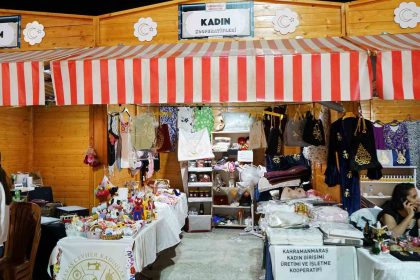 kahramanmarasta-kadinlarin-el-emekleri-fuarda-sergileniyor