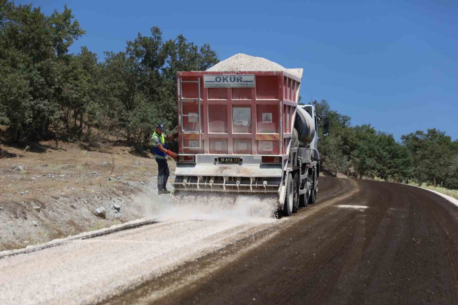 mustafakemalpasanin-kirsal-yollarina-konfor-geliyor