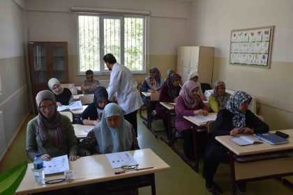 okuma-yazma-kursu-ogrenmenin-yasinin-olmadigini-gosteriyor