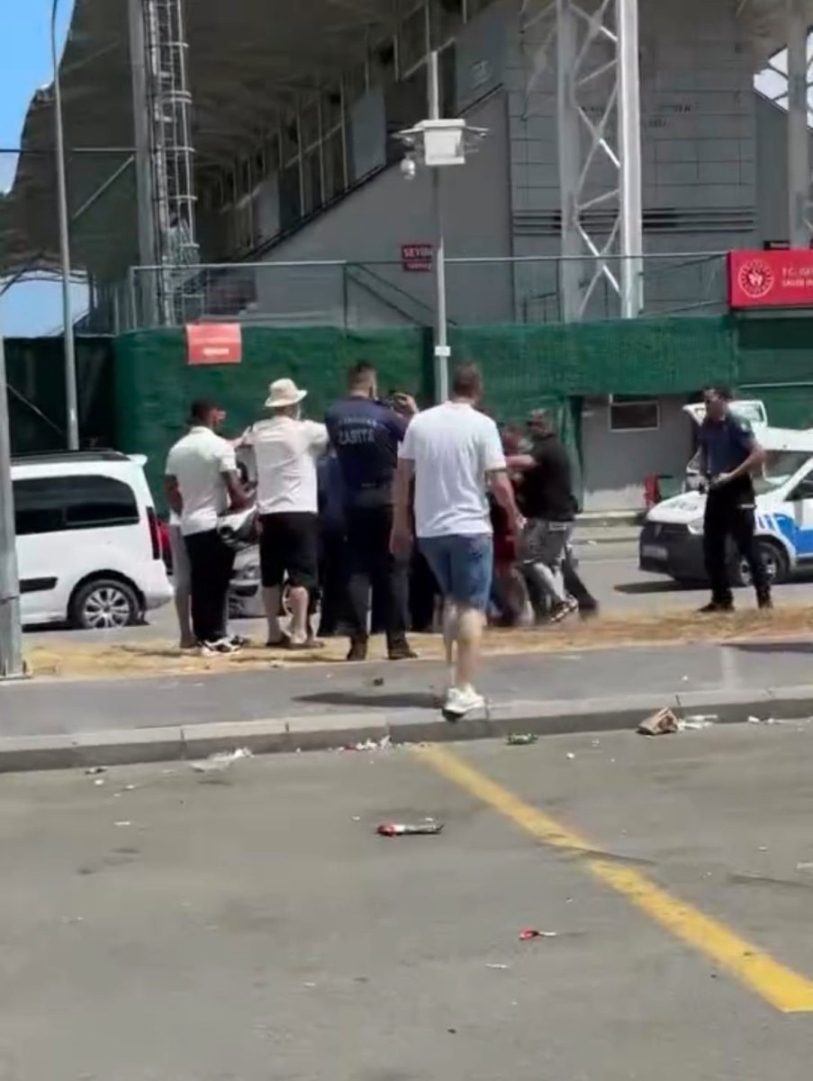 ortahisar-belediyesinin-duzenledigi-autofestte-polis-ile-zabita-arasinda-arbede