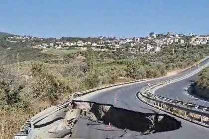 soke-kusadasi-karayolunda-yol-coktu