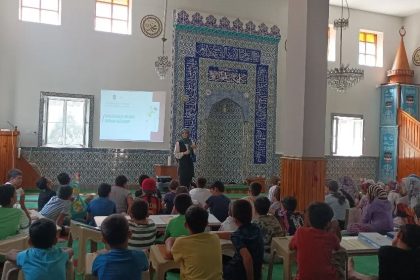 sokede-yaz-kuran-kursu-ogrencilerine-bilinclendirme-seminerleri