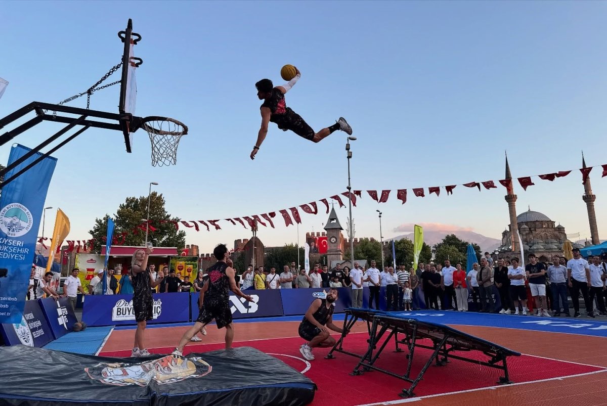 uluslararasi-basketbol-turnuvasi-devam-ediyor