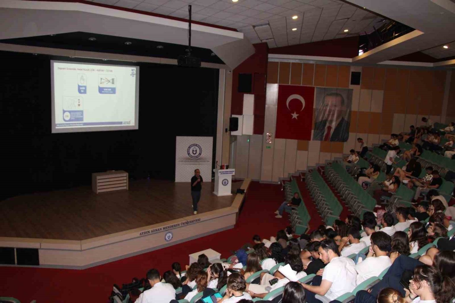 afadtan-universite-ogrencilerine-temel-afet-farkindaligi-egitimi