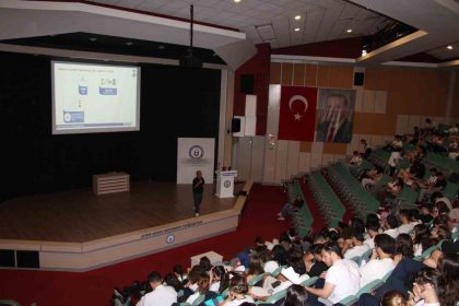 afadtan-universite-ogrencilerine-temel-afet-farkindaligi-egitimi