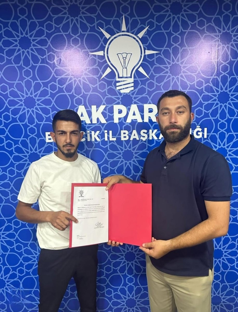 ak-parti-pazaryerinde-bayrak-degisimi