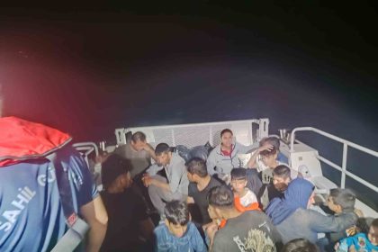 ayvacik-aciklarinda-18i-cocuk-32-duzensiz-gocmen-yakalandi