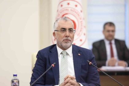 bakan-isikhan-hizmet-kollarinin-muzakere-sureclerinde-gundeme-gelen-ihtiyac-ve-talepleri-degerlendirdik
