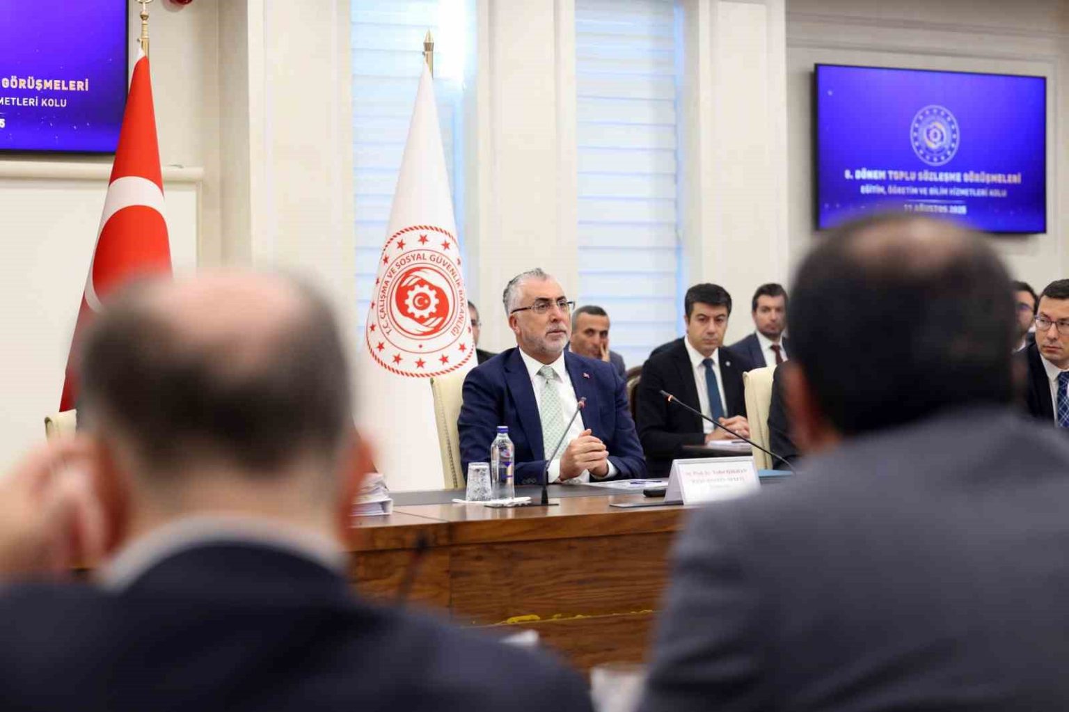 bakan-isikhan-ozluk-ve-sosyal-haklarda-iyilestirmelerin-yapilmasinin-onemli-oldugunu-tekrar-vurgulamak-istiyorum