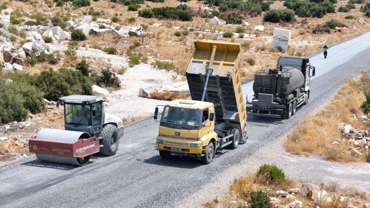 baskan-cercioglu-kirsal-mahallelerde-yol-yenileme-calismalarini-surduruyor