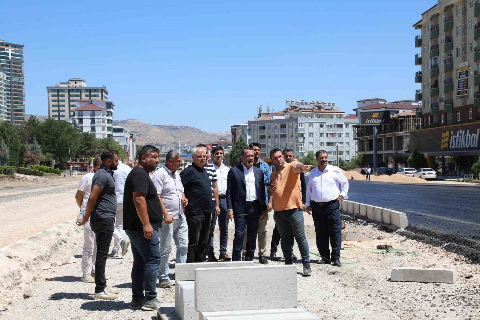 baskan-serifogullarindan-kavsak-calismalarina-yakin-takip