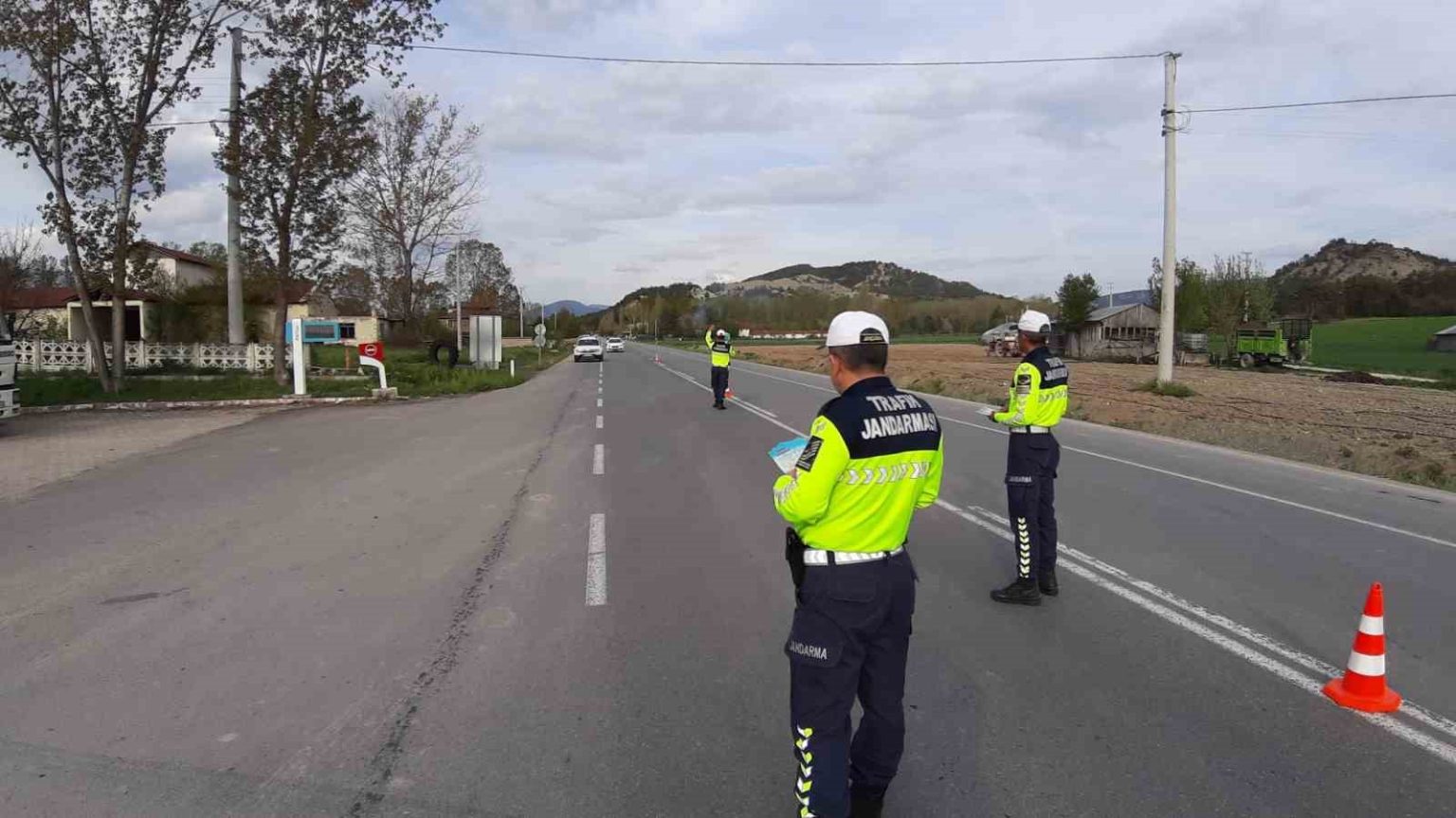 boluda-trafik-denetimlerinde-ceza-yagdi-6-milyon-897-bin-750-lira-ceza