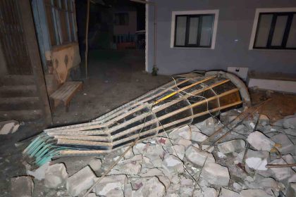 deprem-bolgesinde-vatandaslar-o-anlari-anlatti