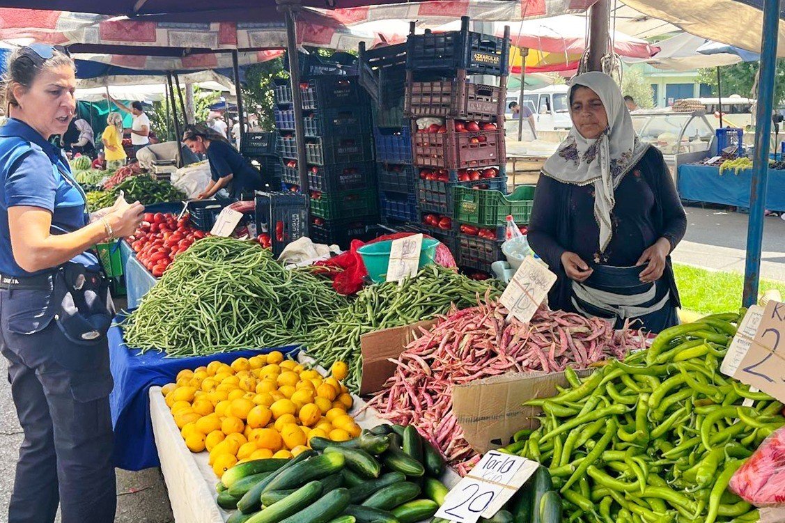 efelerde-pazar-yerlerinde-fiyat-etiketi-denetimi