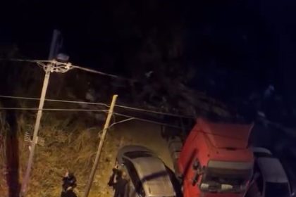 esenyurtta-polisin-dur-ihtarina-uymayan-sahislar-polise-saldirdi