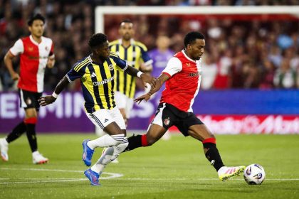 fenerbahce-feyenoord-karsisinda-tur-pesinde