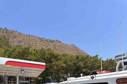 gezi-teknesinde-rahatsizlanan-vatandasa-tibbi-tahliye