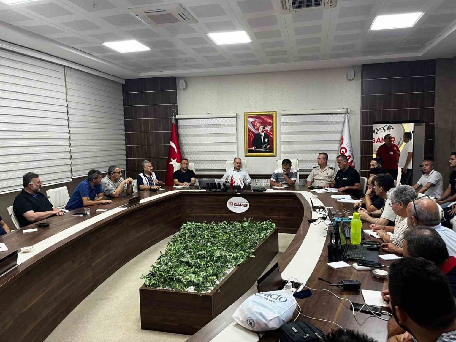 manisa-valiligi-kriz-merkezi-calismalarina-devam-ediyor