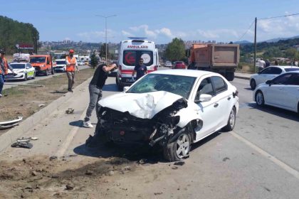 samsunda-trafik-kazasi-3-yarali