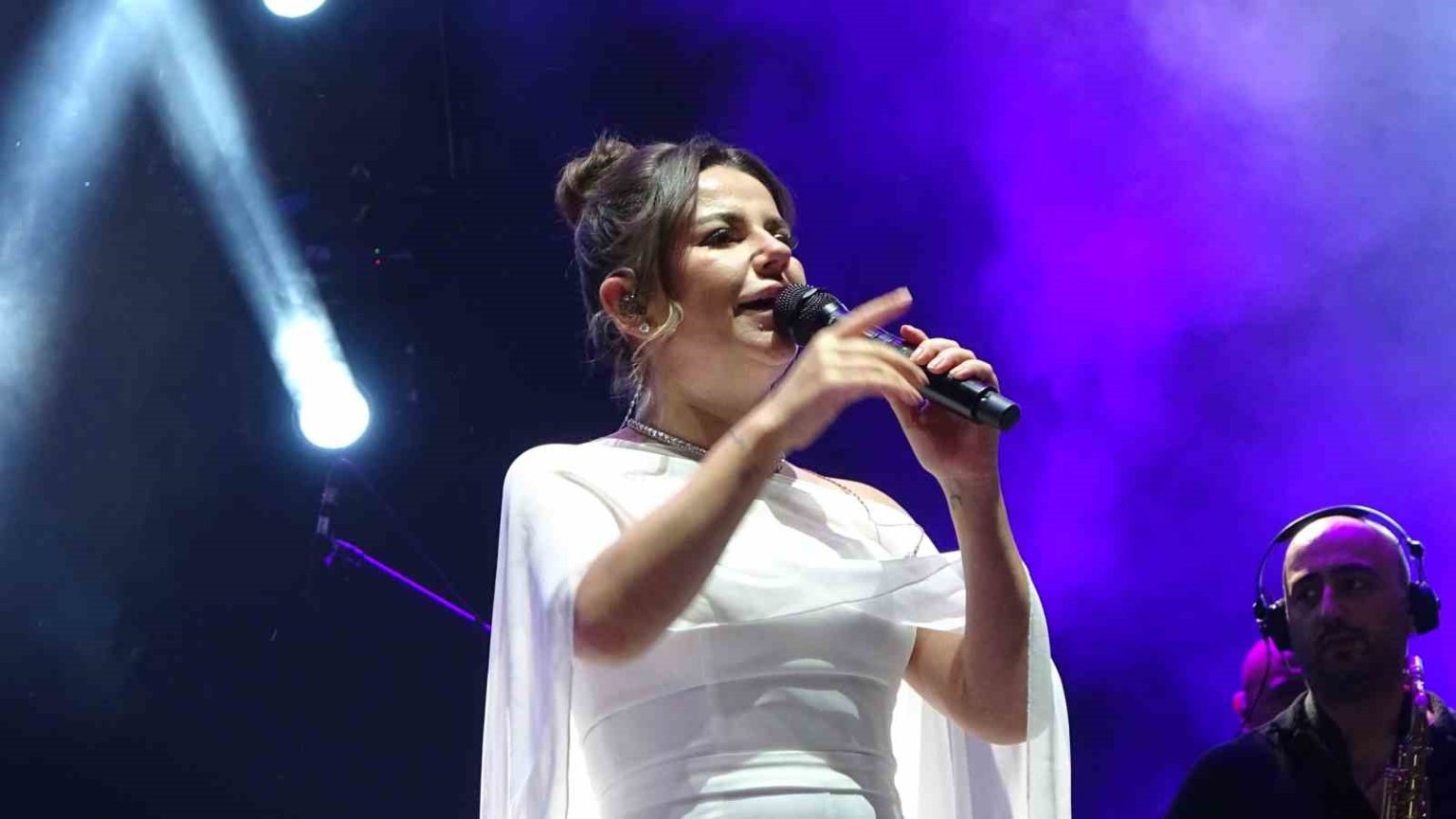 sorfestin-son-gununde-atilla-yilmaz-ve-merve-ozbey-ruzgari-esti
