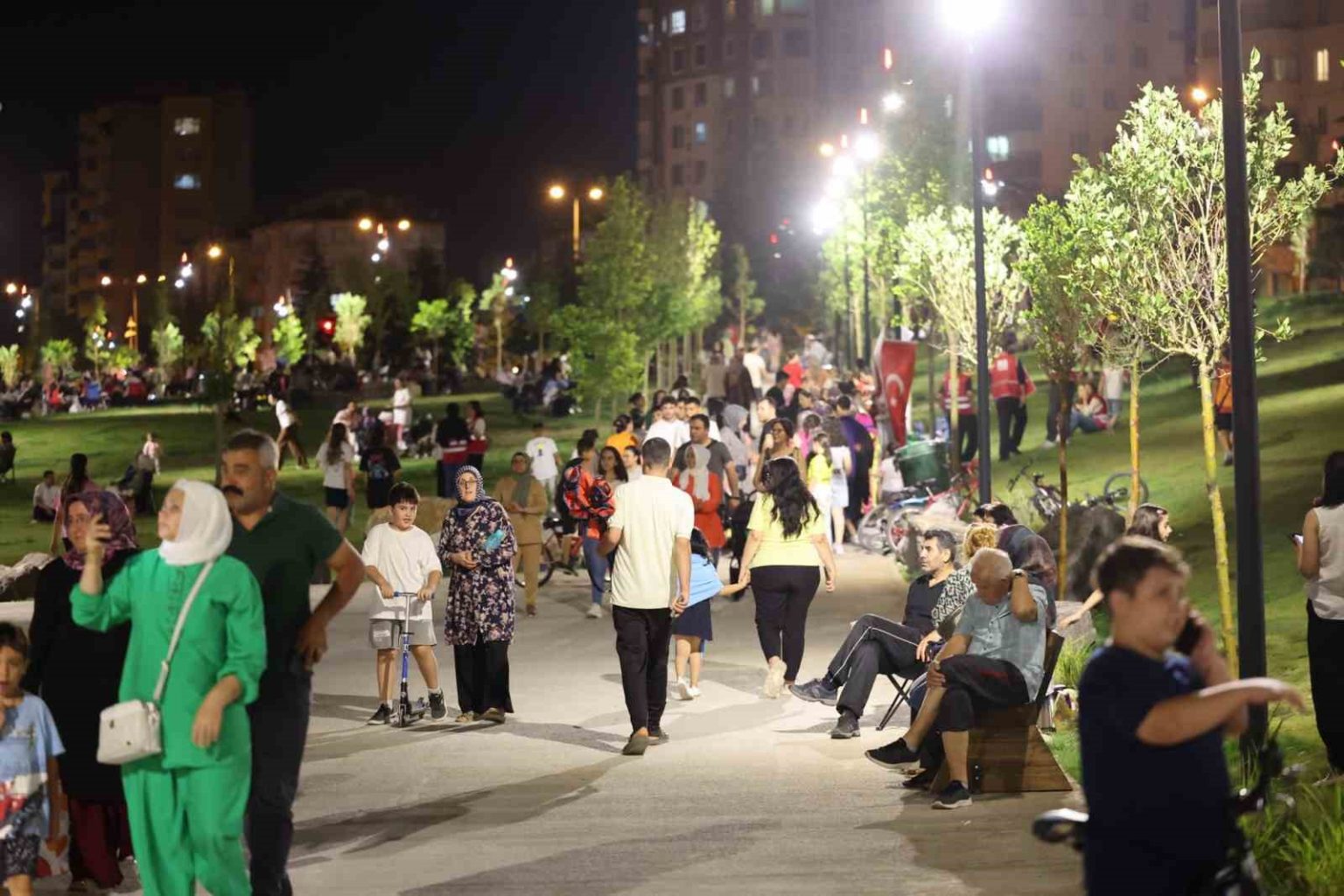 talas-millet-bahcesinde-yazlik-sinema-keyfi