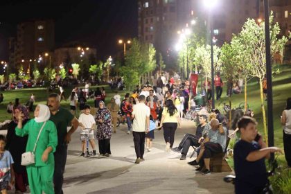 talas-millet-bahcesinde-yazlik-sinema-keyfi