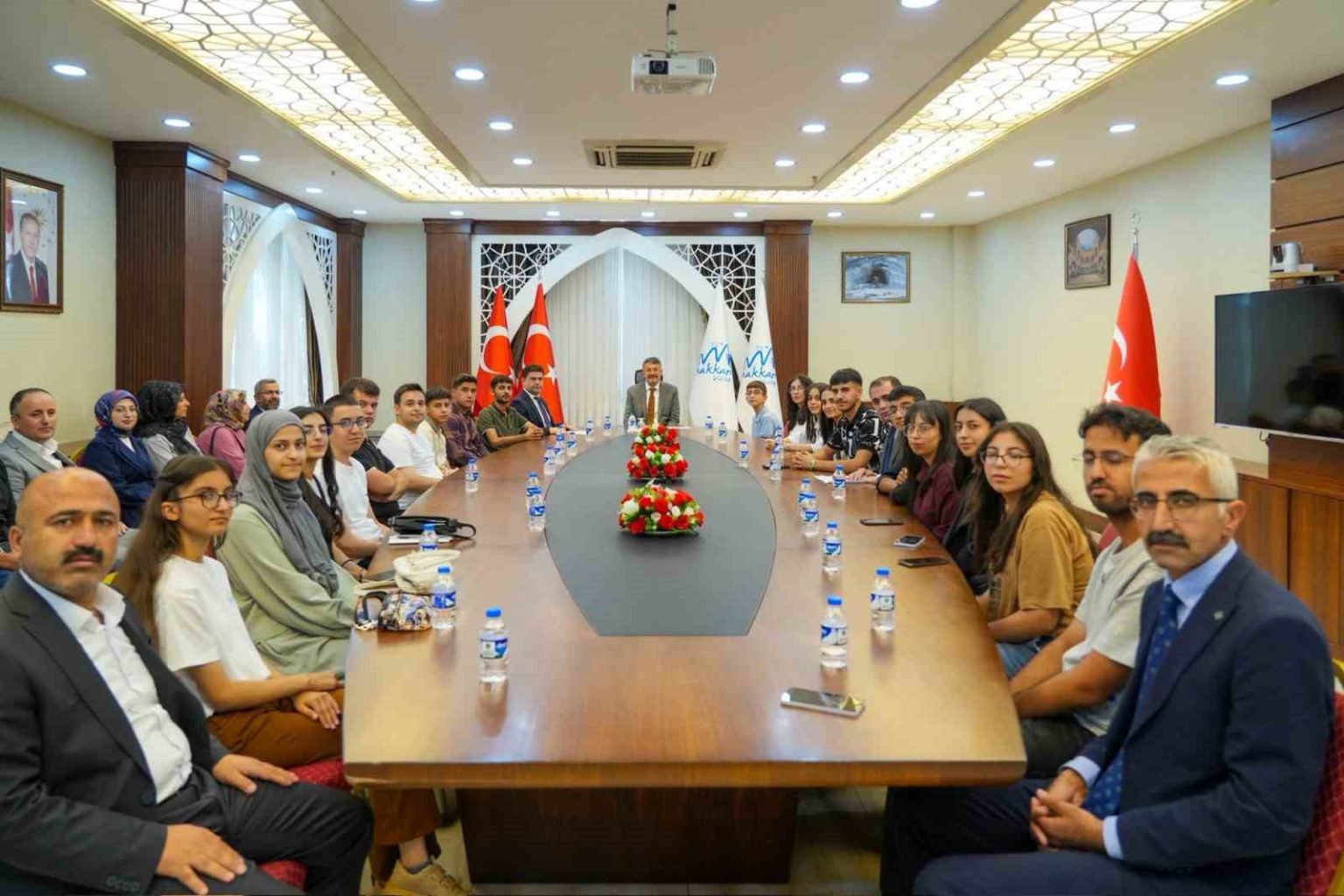 vali-celik-basarili-ogrencileri-kabul-etti