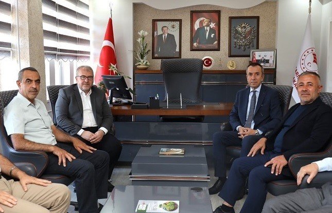 ak-parti-heyeti-tarim-ve-orman-il-muduru-ayvaliki-hayirli-olsun-ziyareti