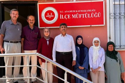 anamurlu-3-ogrenci-umre-yolunda