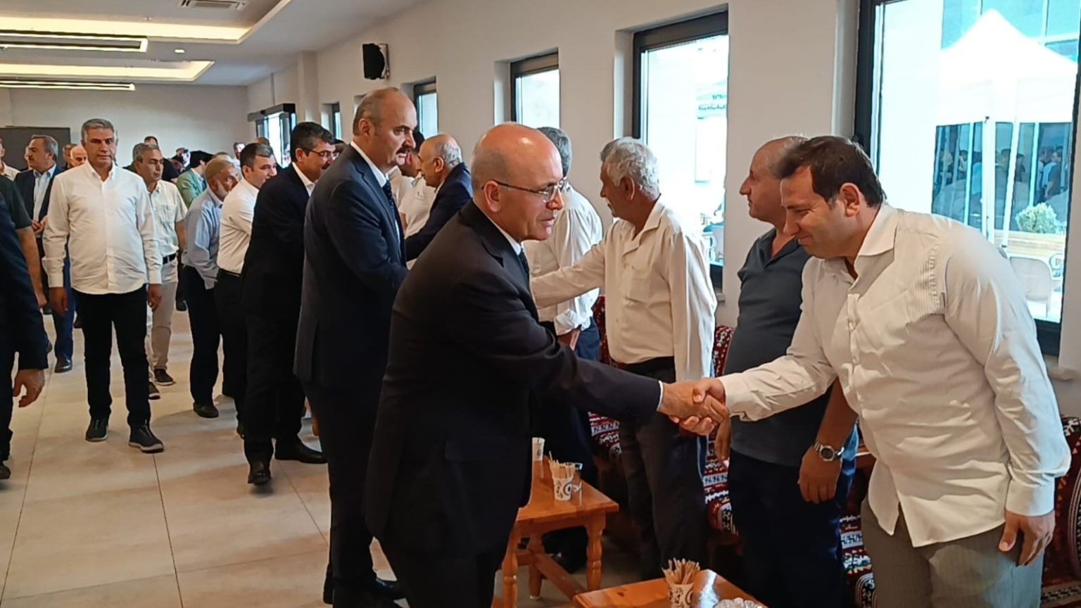 bakan-simsek-memleketi-batmanda-agabeyinin-taziyelerini-kabul-etti