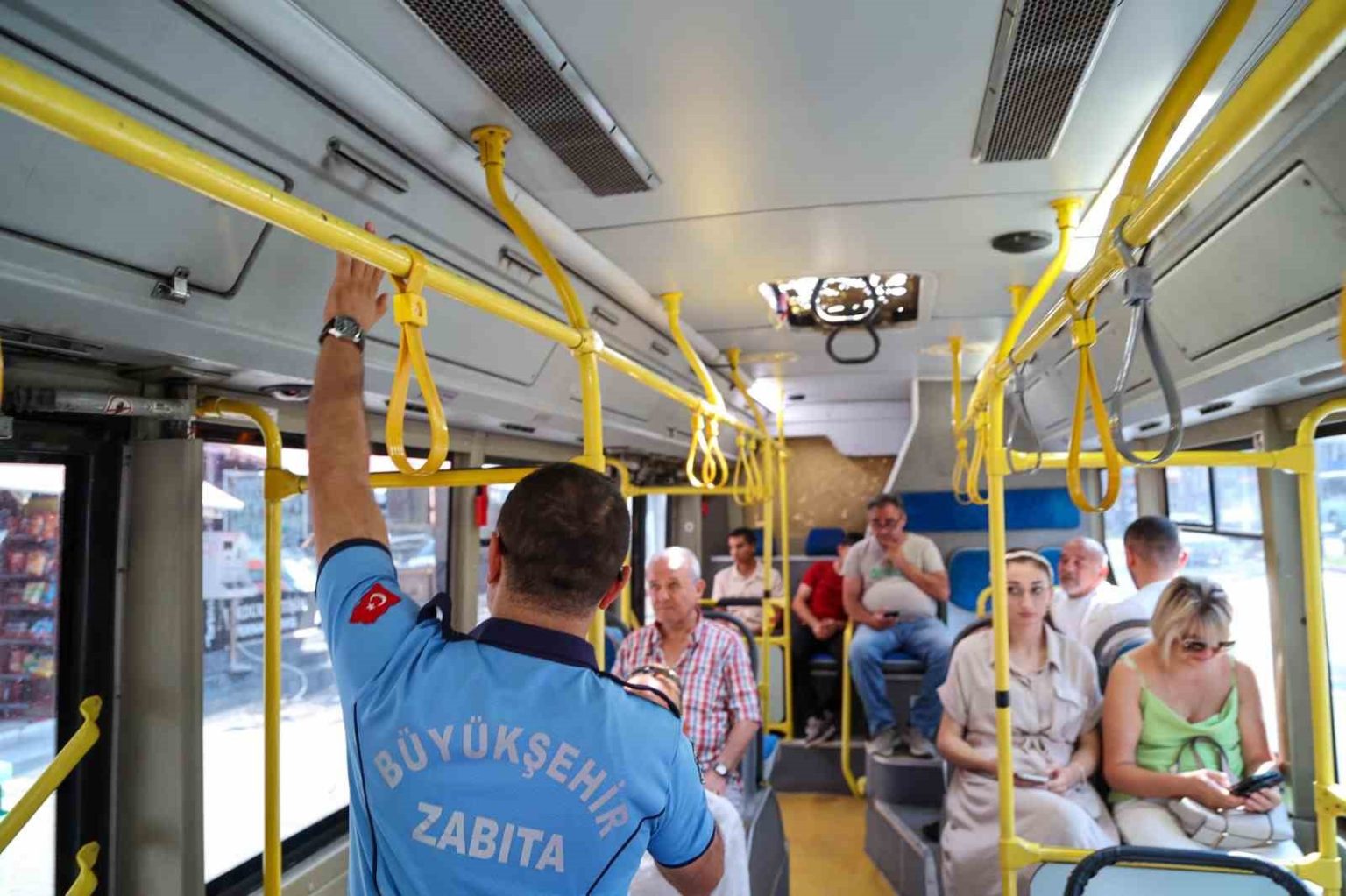 buyuksehirin-toplu-ulasim-araclarindaki-siki-denetimleri-devam-ediyor