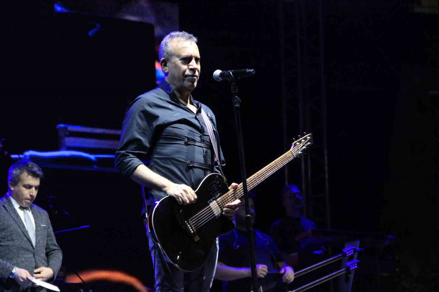corumda-haluk-levent-ve-zara-ruzgari-esti