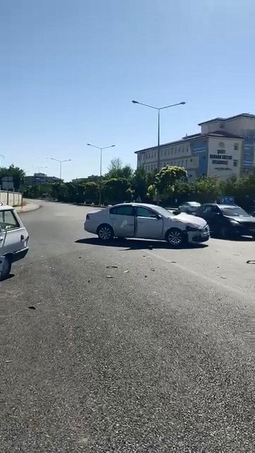 elazigda-zincirleme-trafik-kazasi-1-yarali
