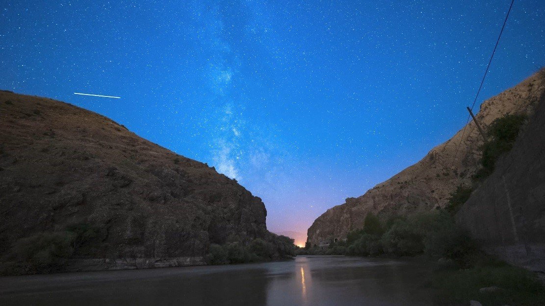 erzincanda-gokyuzu-soleni-perseid-meteor-yagmuru-basladi