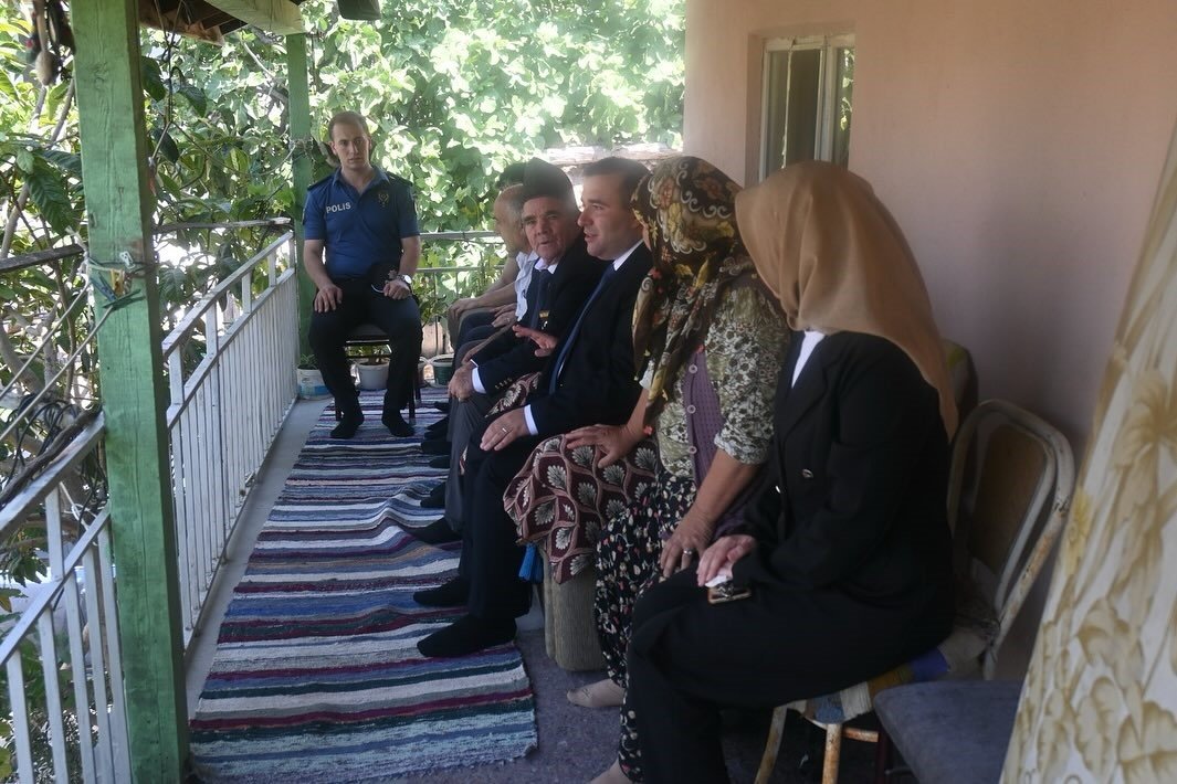 goreve-basladi-ilk-duragi-sehit-yakini-ve-gazi-oldu