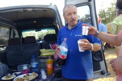 koylu-ciftten-yangin-sondurme-ekiplerine-yemek-destegi