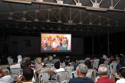 mentese-belediyesi-acik-hava-sinema-geceleri-basladi