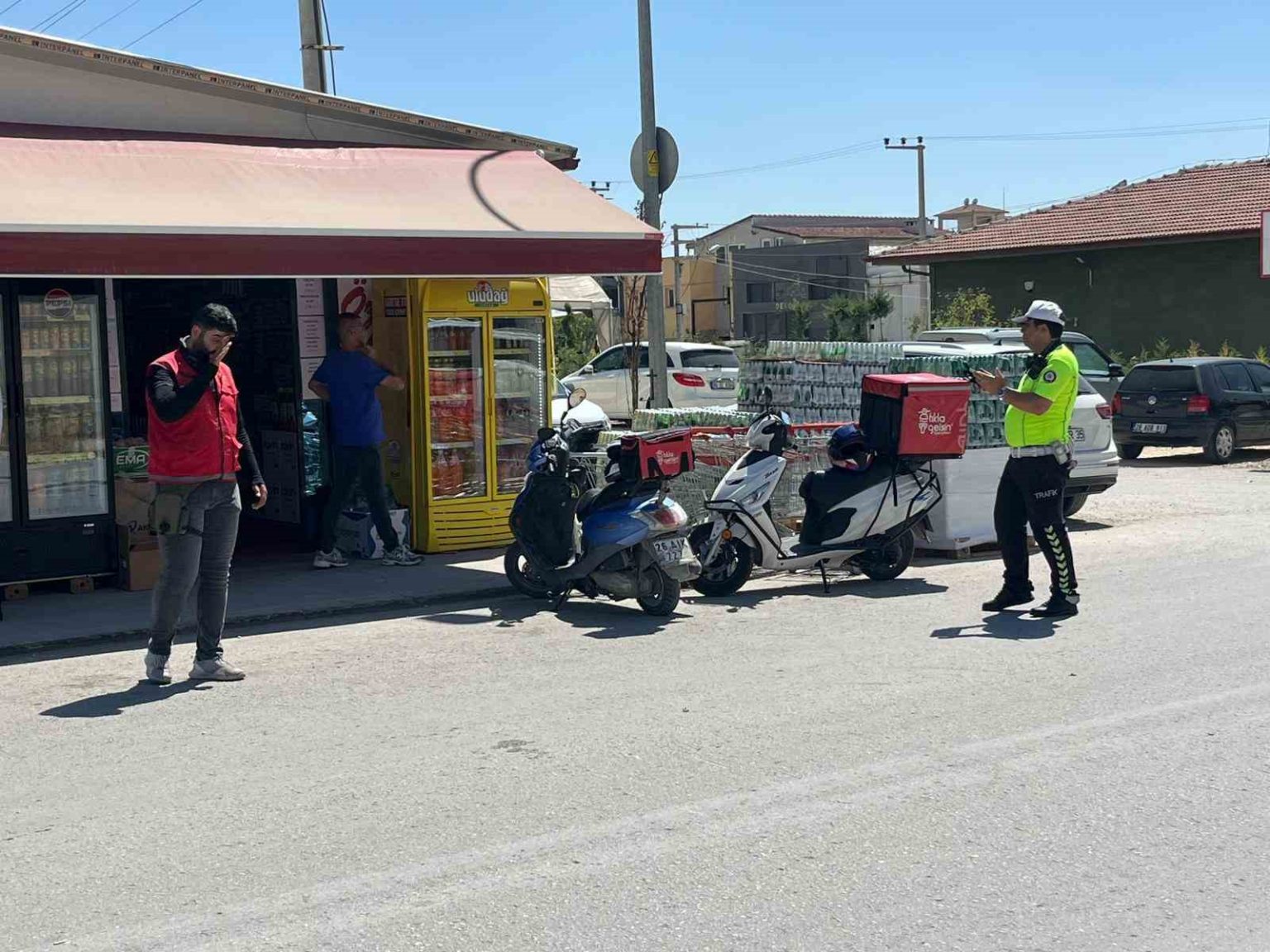 motosikletli-kurye-otomobille-carpisti