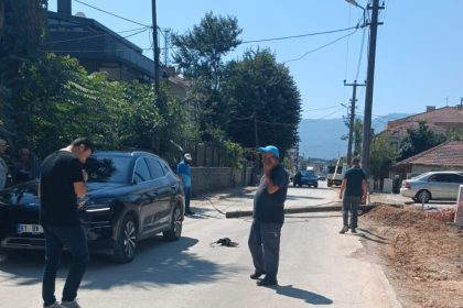 otomobilin-uzerine-telefon-diregi-devrildi