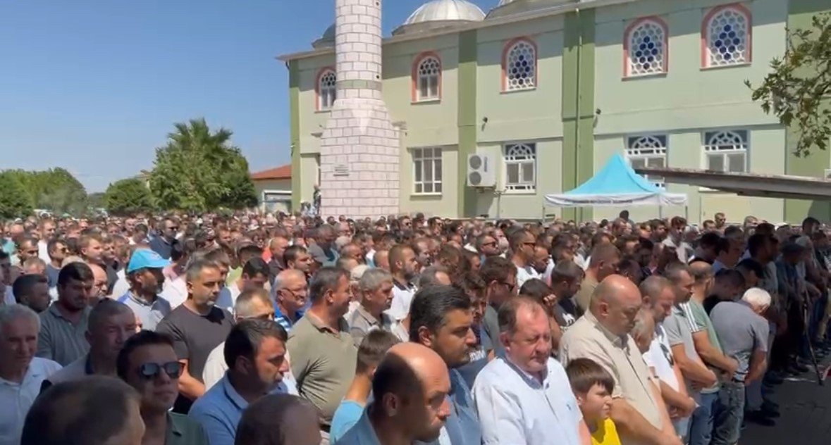teksut-yangininda-hayatini-kaybeden-ozcan-yildirim-son-yolculuguna-ugurlandi