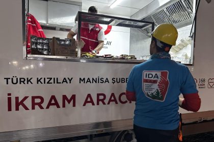 turk-kizilay-manisadan-deprem-ve-yangin-bolgelerine-destek