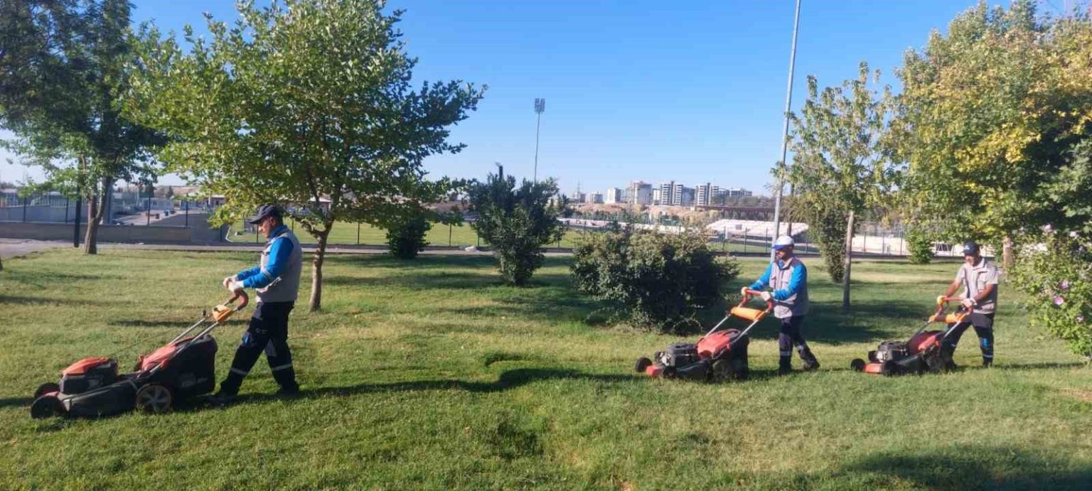 adiyamanda-park-ve-bahce-bakimlari-devam-ediyor