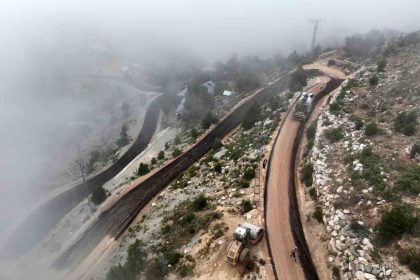 akdag-eteklerindeki-celtek-yaylasi-yolu-asfalta-kavusuyor