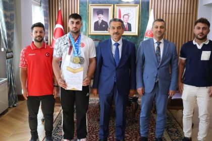 avrupa-rekortmeni-sumen-vali-ekici-ile-bir-araya-geldi