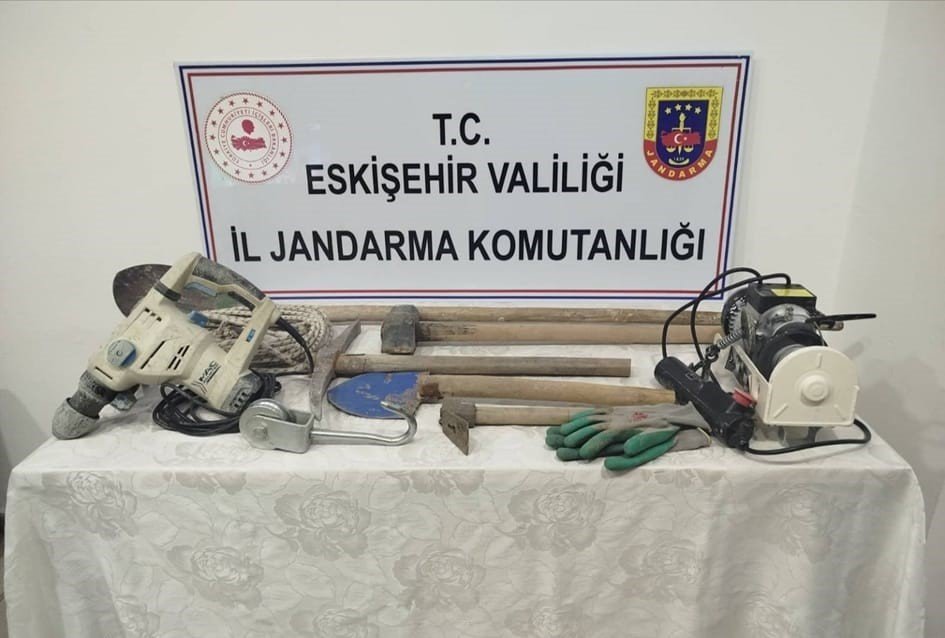 babasina-ait-bahcede-kacak-kazi-yapan-supheli-yakalandi