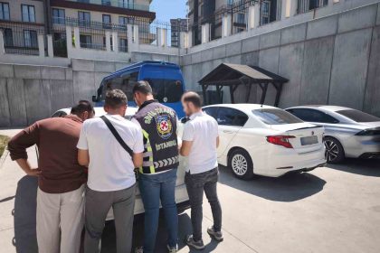 beylikduzunde-ters-yonde-ilerleyen-suruculer-trafigi-tehlikeye-atti
