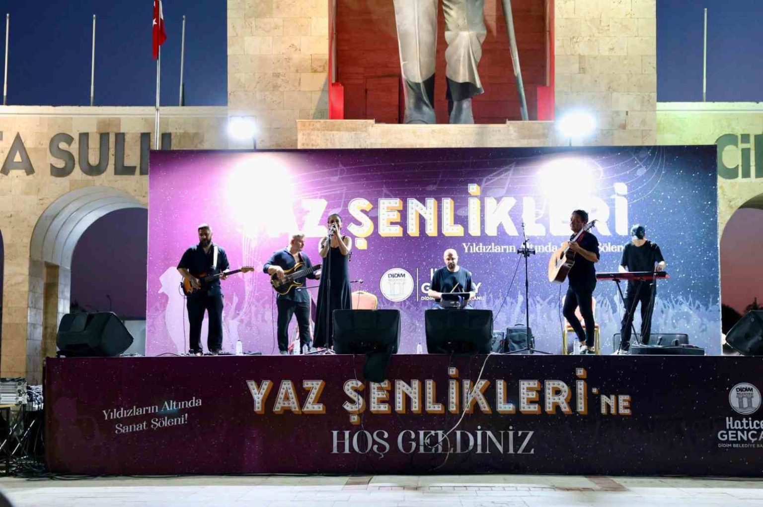 didimde-yaz-senlikleri-aksamlara-renk-katiyor